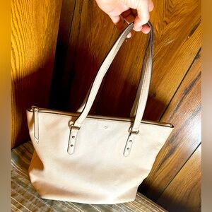 Kate Spade’s Cream Beige Zipper Top Shoulder Bag GUC